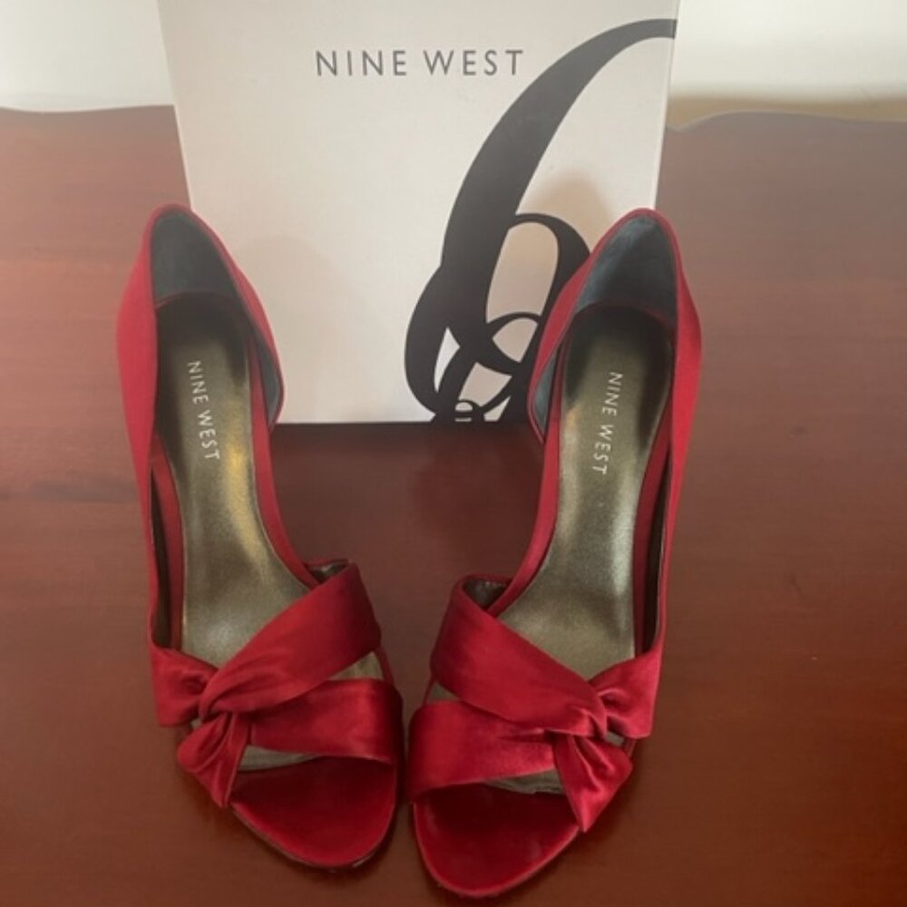 Nine West Jojus Burgundy Satin Heeled Open Toe Pump, Size 6